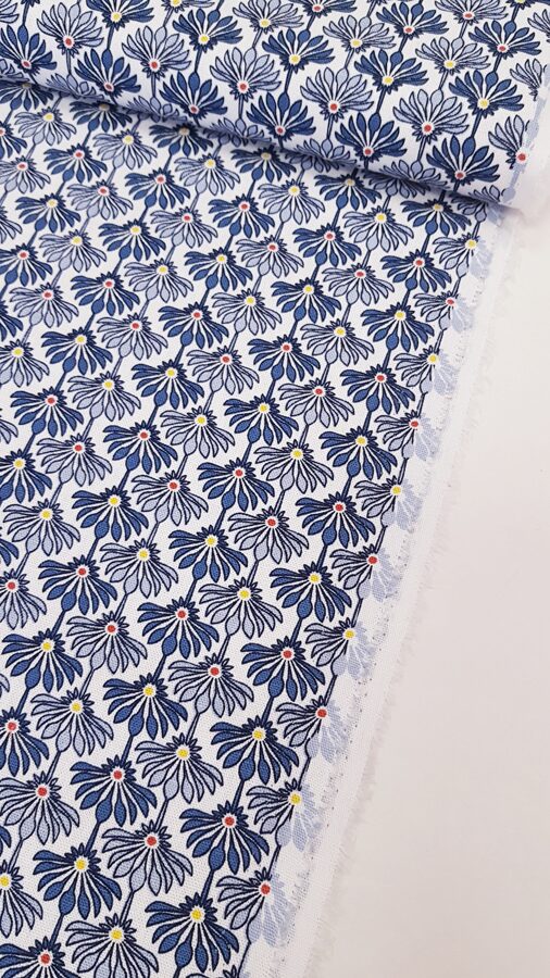 Mazgāts lins, viskoze ar satiskiem ziediem (ziedu krāsas - gaiši zili ar džinsa zilu)