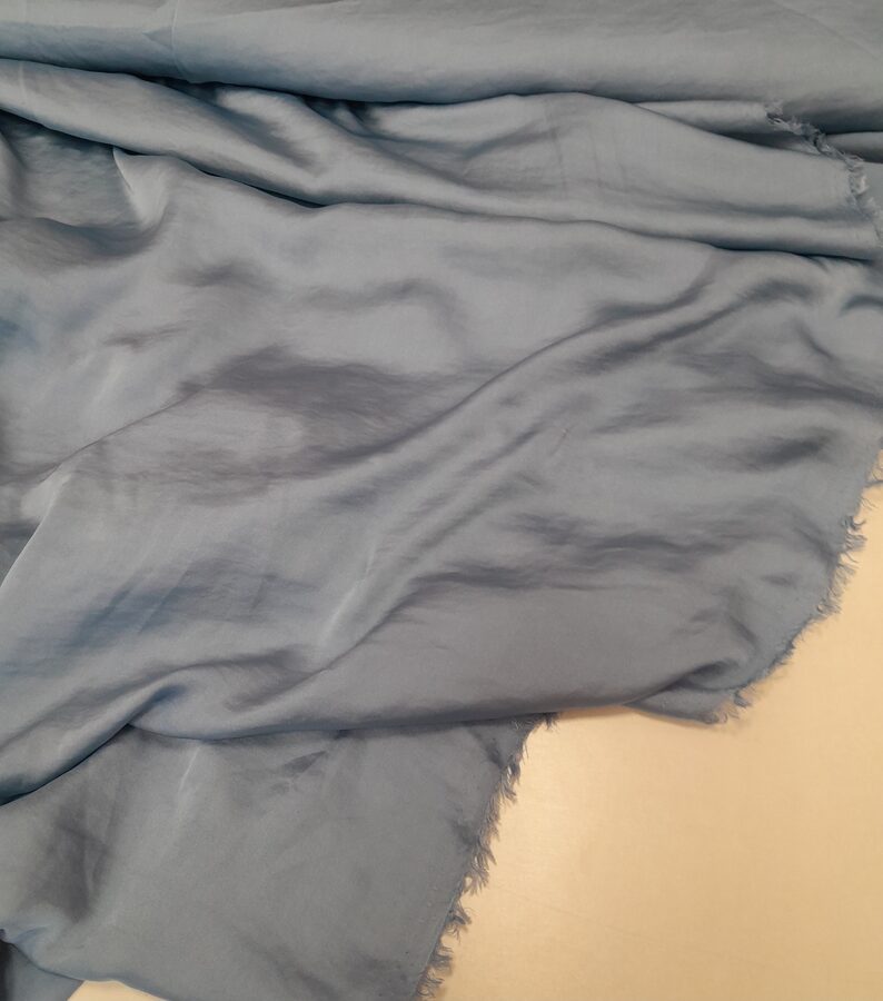 Silky satin (Light dusty blue)