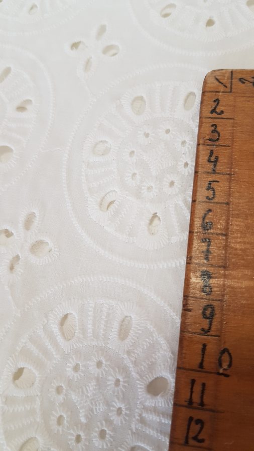 Embroidery Cotton (Off white/ embroidered 7cm circles)