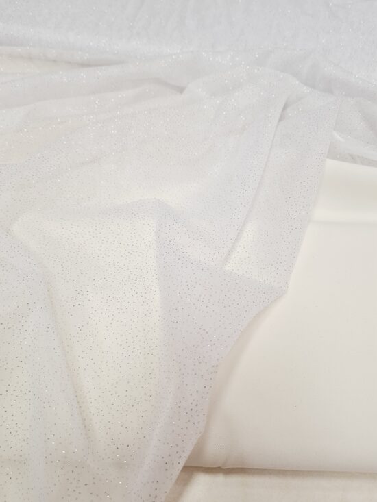 Sniega balts mīkstais tills ar sudrabotu spīdumu 