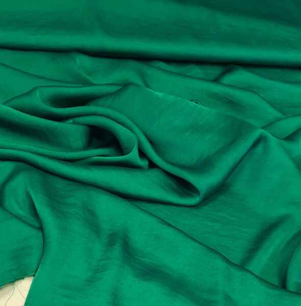 Gaisīgi zīdīgs satīns (Zaļš)